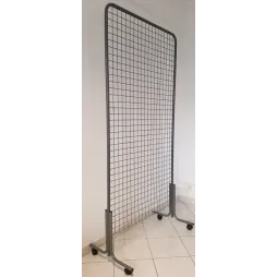 Grille d'exposition à roulettes 