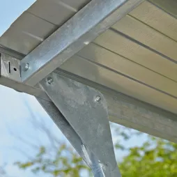 Abri en acier galvanise et toiture en tôle galva