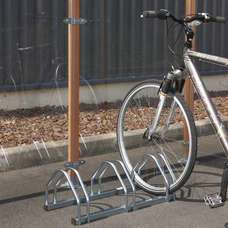Râtelier pour 3 vélo permettant de ranger au sol 3 vélos en face à