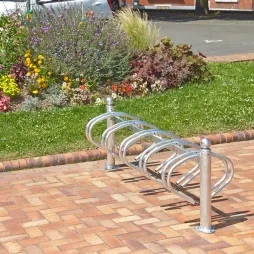 Rangement pour 10 vélos à fixer au sol sur platines Rangement pour 10 vélos à fixer au sol sur platines