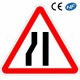 Panneau code de la route indiquant une chaussée rétrécie par la gauche (A3b)