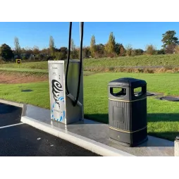 Corbeille anti-vandalisme en polyéthylène Corbeille anti-vandalisme en polyéthylène