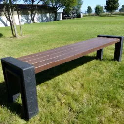 Banquette de ville en plastique recyclé