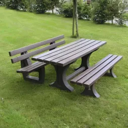 Table et bancs extérieur en plastique recyclé