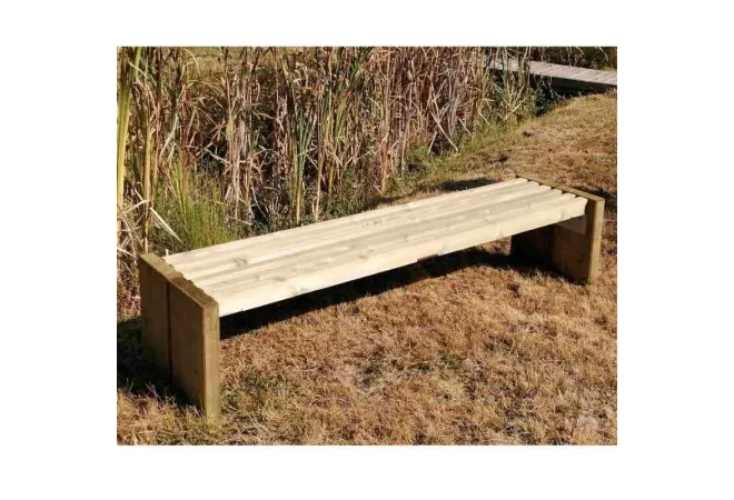 Banquette publique en bois