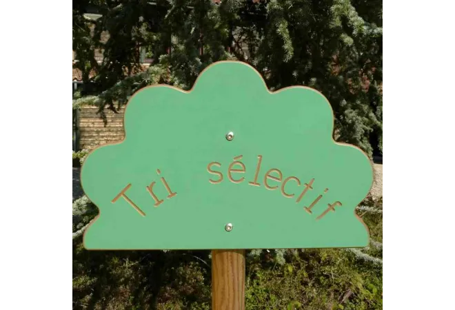 Panneau en HPL gravé sur mât