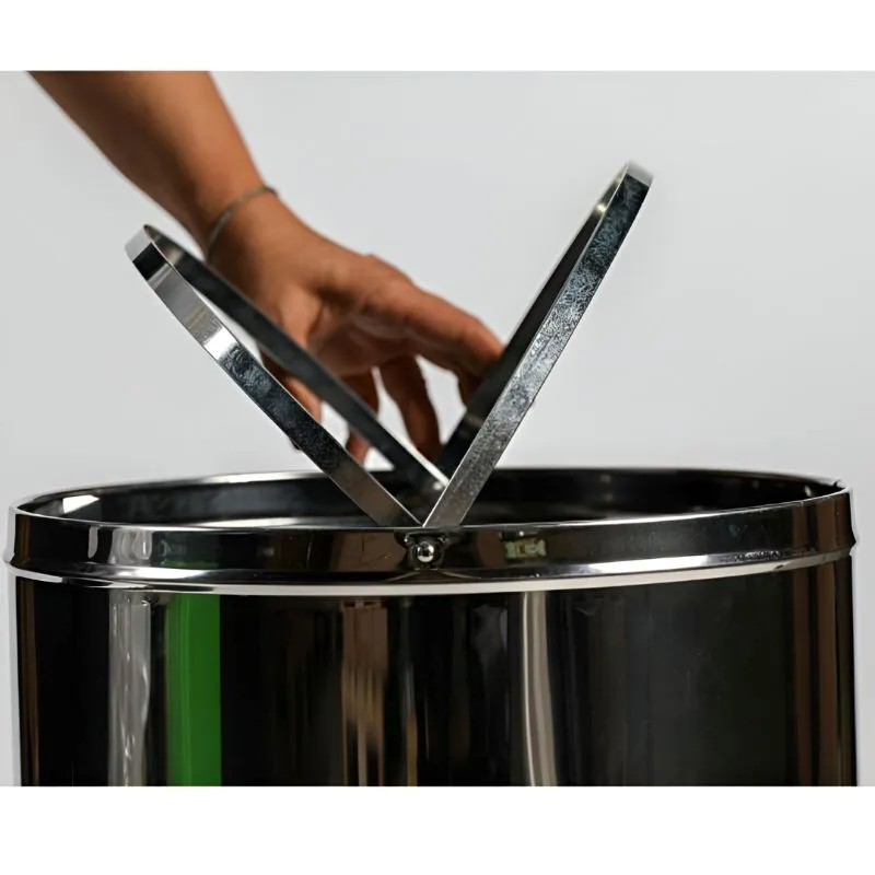 Ouverture de la poubelle de tri intérieur