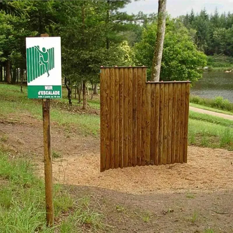 Mur d'escalade en bois pour parcours de santé extérieur
