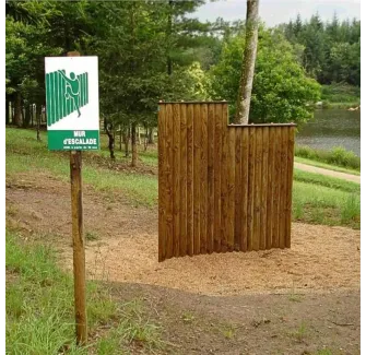 Mur d'escalade en bois pour parcours de santé extérieur