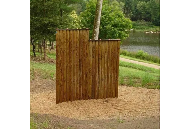 Module en bois sur parcours de santé en foret