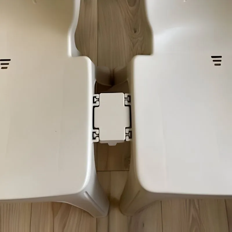 Système d'accroche pour les chaises monobloc elena Système d'accroche pour les chaises monobloc elena