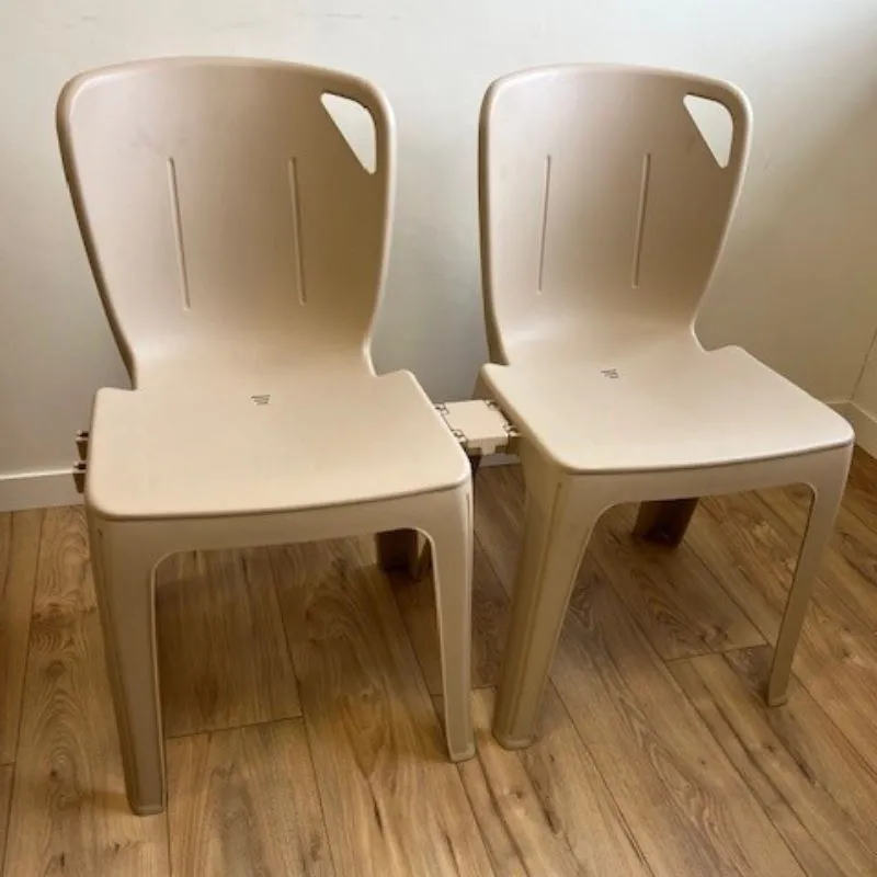 Chaise assemblable en plastique pour collectivités Chaise assemblable en plastique pour collectivités