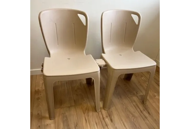 Chaise assemblable en plastique pour collectivités Chaise assemblable en plastique pour collectivités