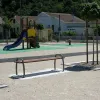 Banquette extérieure sur aire de jeu