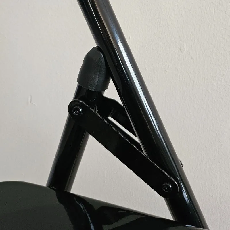 Douche charnière pour renforcer la solidité de la chaise