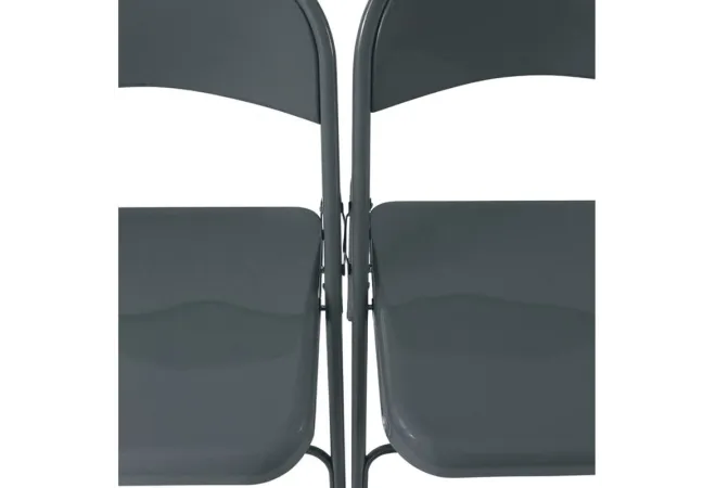 Chaise assemblable avec système d'accroche en métal