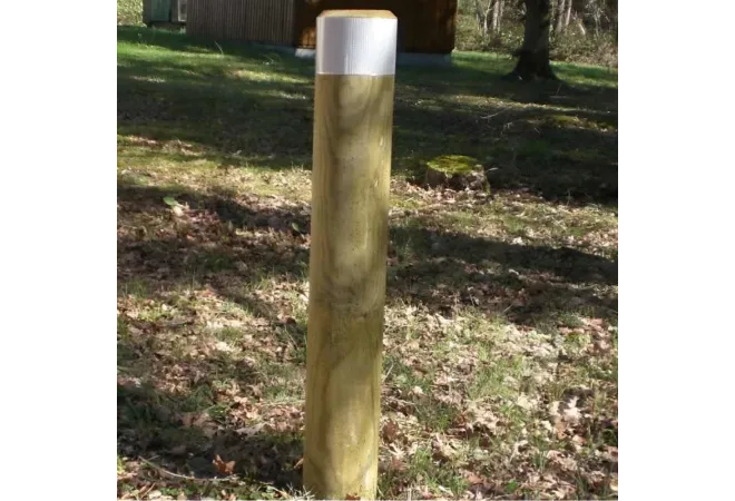 Borne de sécurité en bois avec bande rétro réfléchissante