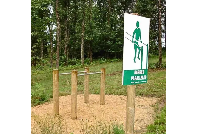 Agrès en bois pour aire de fitness en plein air