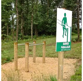 Agrès en bois pour aire de fitness en plein air