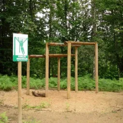 Module en bois pour parcours sportif plein air