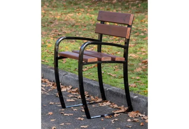 Fauteuil ergonomique pour séniors en extérieur