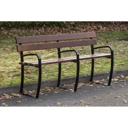 Banc pour sénior dans jardin public