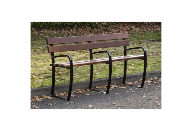 Banc pour sénior dans jardin public