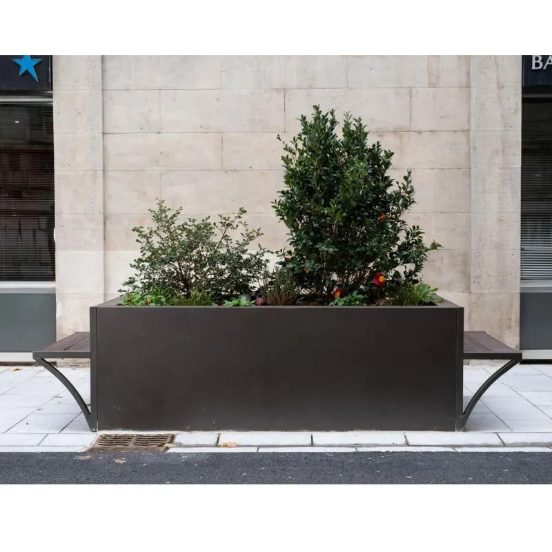 Jardinière métallique avec bancs intégrés