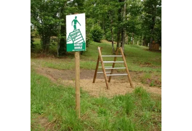 Agrès sportif en bois pour parcours de santé en plein air