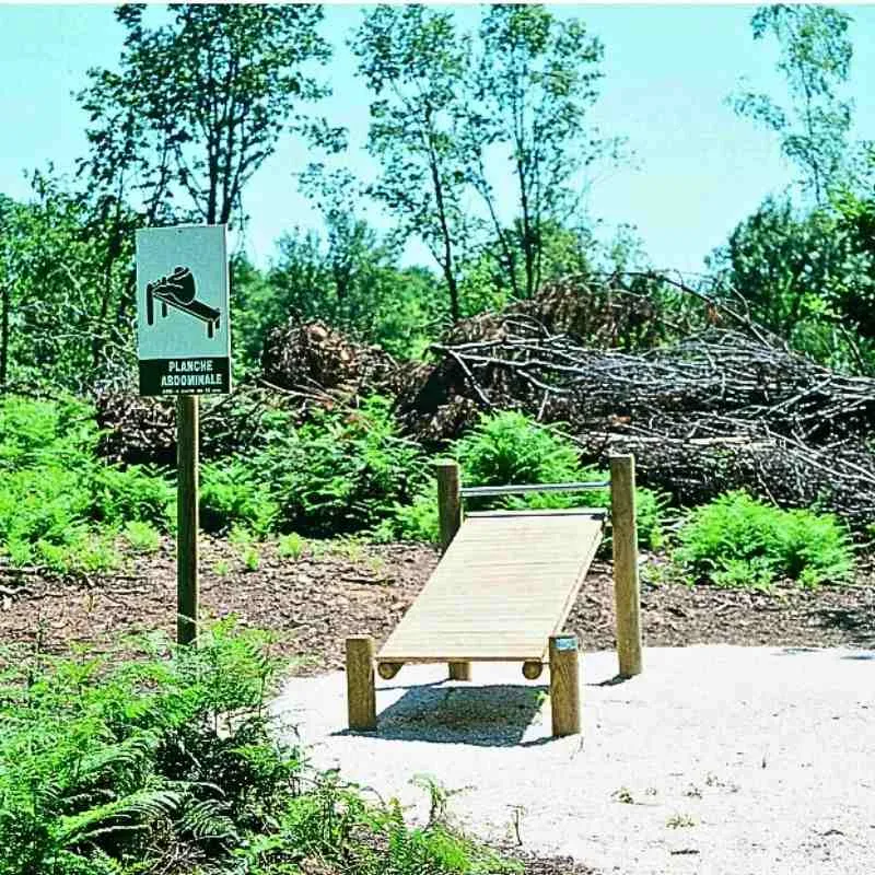 Atelier sportif en bois pour parcours sportif plein air