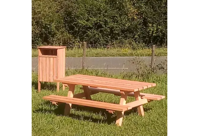 Table pique-nique en douglas sur une aire de repos