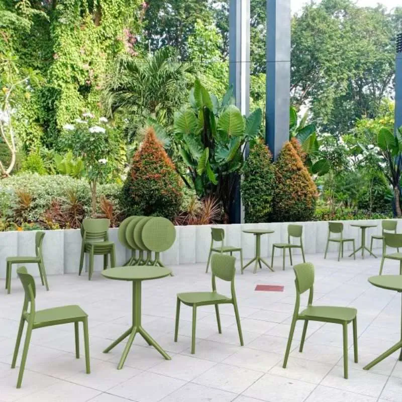 Mobilier de terrasse CHR vert olive en extérieur Mobilier de terrasse CHR vert olive en extérieur