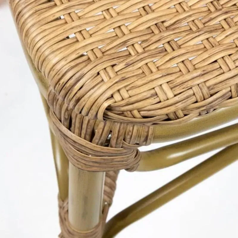Chaise pour terrasse de café avec assise en rotin synthétique Chaise pour terrasse de café avec assise en rotin synthétique