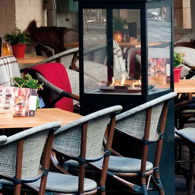 Chaises empilables sur terrasse CHE Chaises empilables sur terrasse CHE