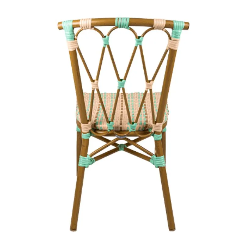 Chaise CHR extérieur vue arrière Chaise CHR extérieur vue arrière