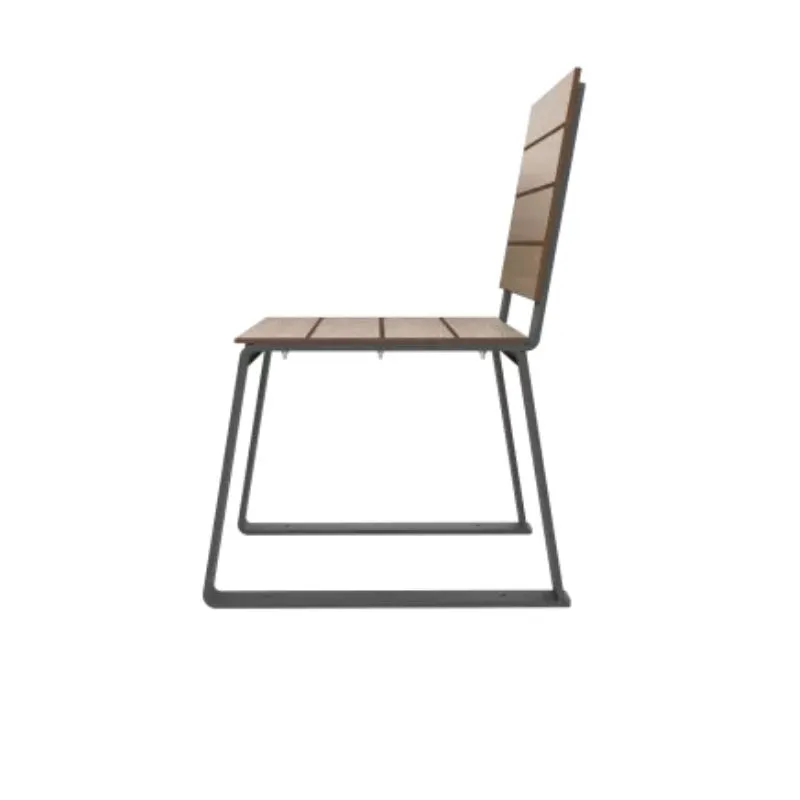 Profil du fauteuil extérieur en HPL chêne clair avec accoudoirs robustes