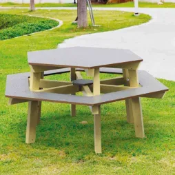 Table pique-nique junior hexagonale dans un un jardin public