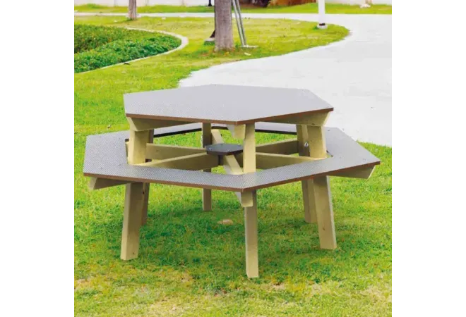 Table pique-nique junior hexagonale dans un un jardin public