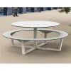 Table pique-nique ronde en PEHD blanc sur une aire de repos Table pique-nique ronde en PEHD blanc sur une aire de repos