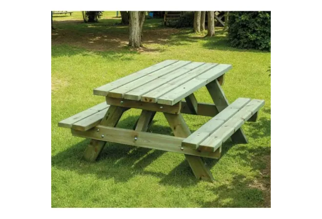 Table pique-nique en bois pour enfant dans un parc Table pique-nique en bois pour enfant dans un parc