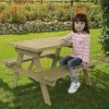 Table en bois pour enfants dans un parc Table en bois pour enfants dans un parc