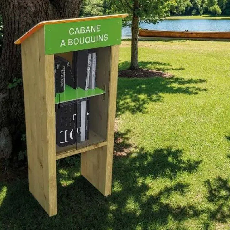 Bibliothèque de rue pour livres partagés dans un parc public
