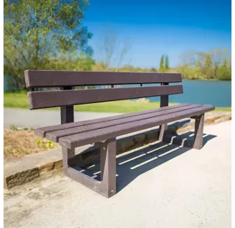 Banc public en plastique recyclé
