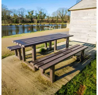 Table en plastique recyclé - Mobilier urbain recyclé
