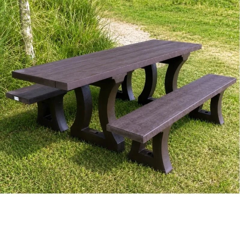 Table de pique-nique en PMR Table de pique-nique en PMR