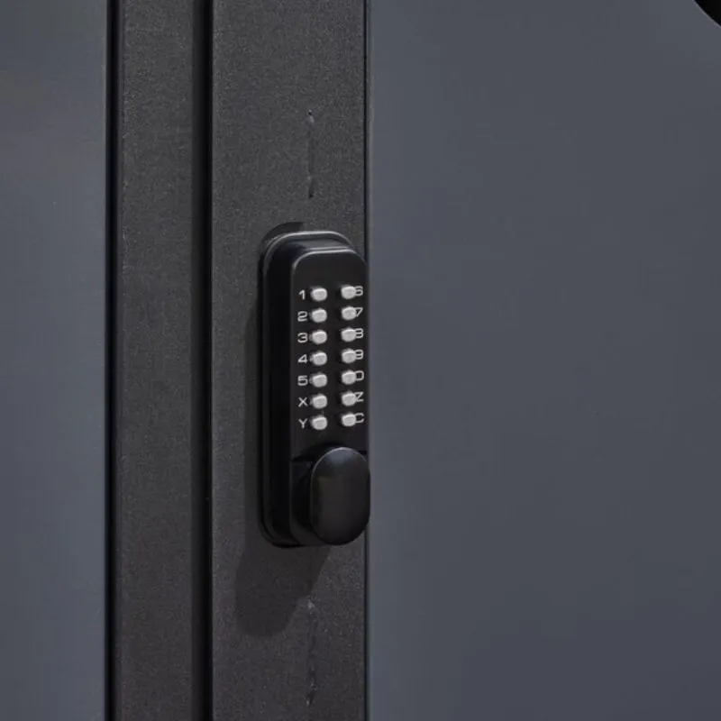 Fermeture avec porte à digicode de l'abri vélos Fermeture avec porte à digicode de l'abri vélos