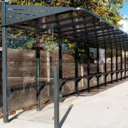 Arrêt urbain Conviviale® équipé de siège assis debout adaptés Arrêt urbain Conviviale® équipé de siège assis debout adaptés
