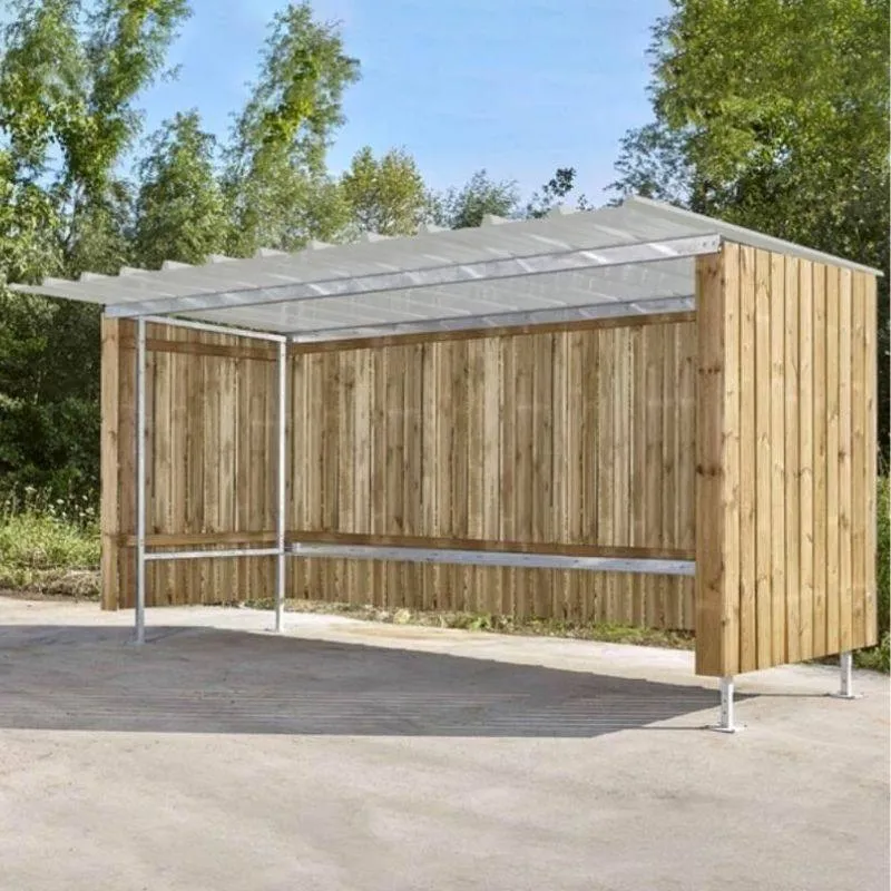 Abri urbain pour vélos, ou conteneurs à poubelle, en bois avec toit en tôle Abri urbain pour vélos, ou conteneurs à poubelle, en bois avec toit en tôle