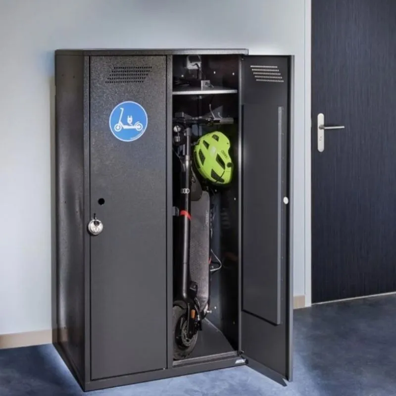 Casier vestiaure pour 2 trottinetttes électriques, casques et effets personnels