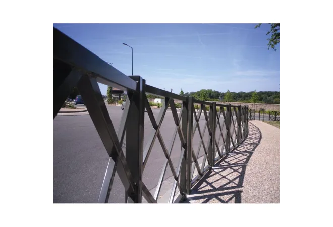 Alignement de mobilier urbain barrière pour protéger les piétons Alignement de mobilier urbain barrière pour protéger les piétons